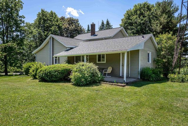 3402 Rutland Dunn Town Line Road, Stoughton, WI 53589