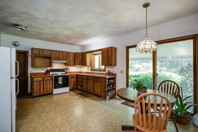 3402 Rutland Dunn Town Line Road, Stoughton, WI 53589