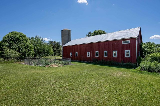 3402 Rutland Dunn Town Line Road, Stoughton, WI 53589