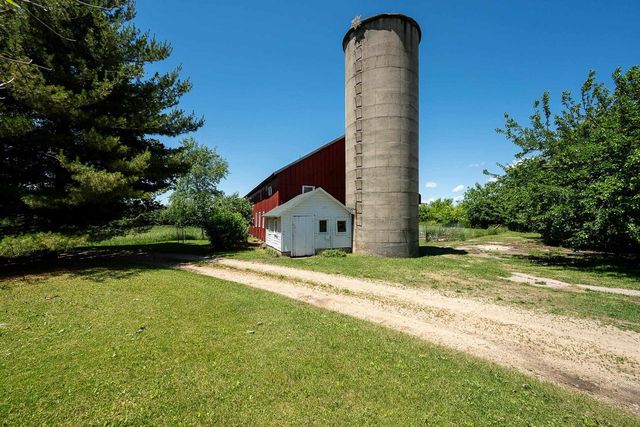 3402 Rutland Dunn Town Line Road, Stoughton, WI 53589