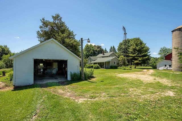 3402 Rutland Dunn Town Line Road, Stoughton, WI 53589