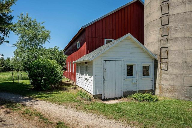 3402 Rutland Dunn Town Line Road, Stoughton, WI 53589