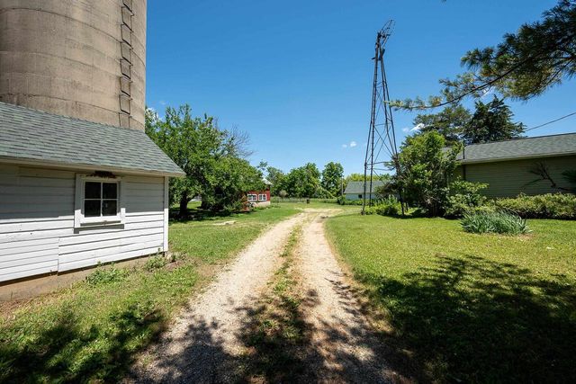 3402 Rutland Dunn Town Line Road, Stoughton, WI 53589