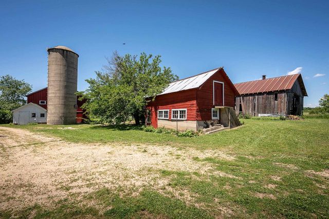 3402 Rutland Dunn Town Line Road, Stoughton, WI 53589