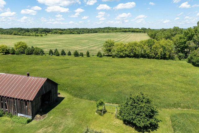 3402 Rutland Dunn Town Line Road, Stoughton, WI 53589