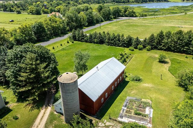 3402 Rutland Dunn Town Line Road, Stoughton, WI 53589