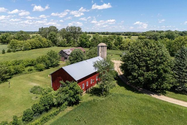 3402 Rutland Dunn Town Line Road, Stoughton, WI 53589