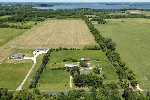 3402 Rutland Dunn Town Line Road, Stoughton, WI 53589