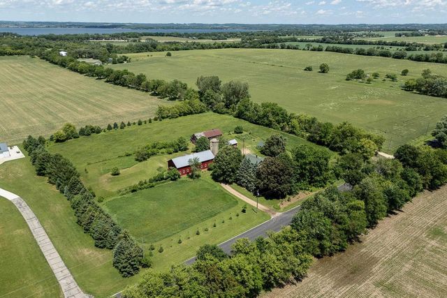 3402 Rutland Dunn Town Line Road, Stoughton, WI 53589