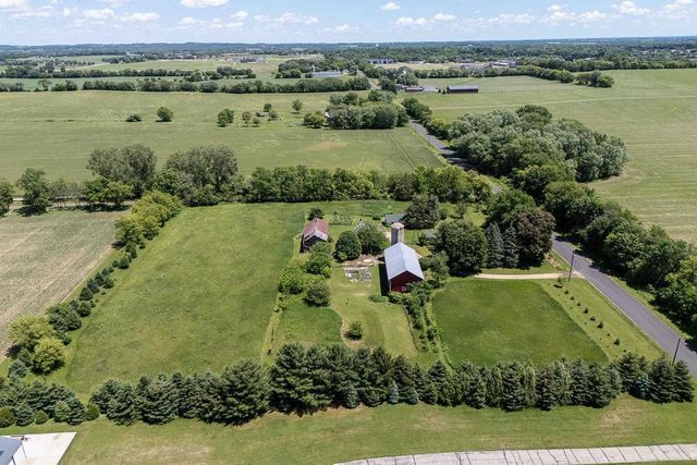 3402 Rutland Dunn Town Line Road, Stoughton, WI 53589