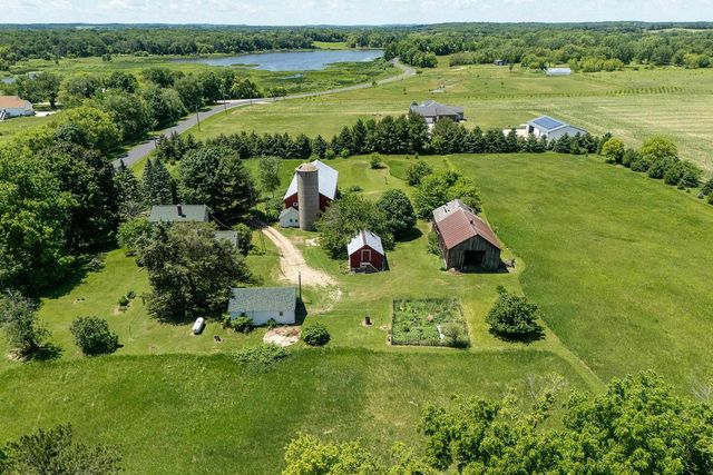 3402 Rutland Dunn Town Line Road, Stoughton, WI 53589
