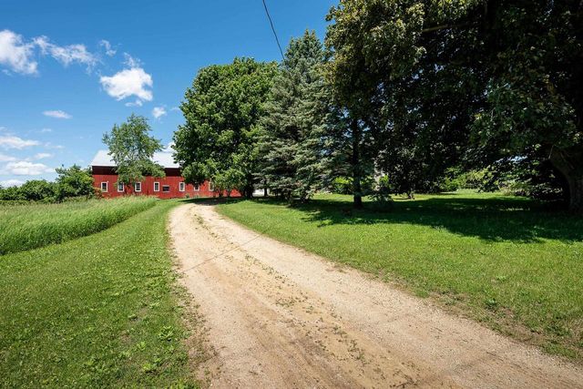 3402 Rutland Dunn Town Line Road, Stoughton, WI 53589