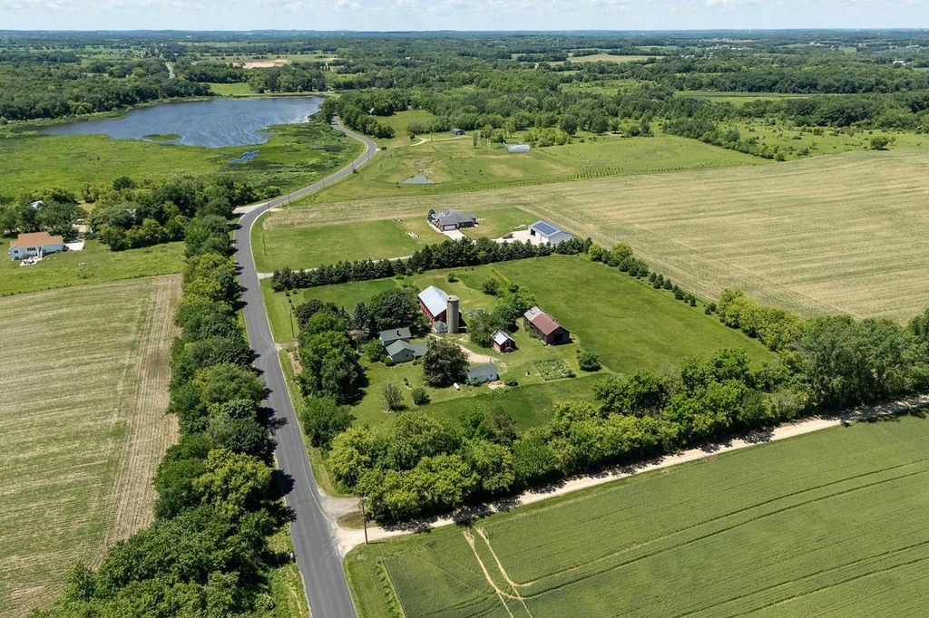 3402 Rutland Dunn Town Line Road, Stoughton, WI 53589