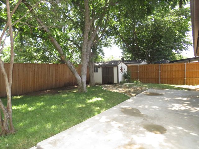 2308 Crestmeadow Street, Denton, TX 76207