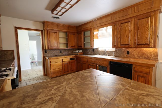 1017 W 15th, Sulphur, OK 73086