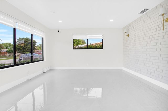 740 NE 43rd Ct, Deerfield Beach, FL 33064