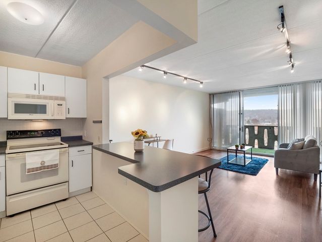 200 Swanton St 717, Winchester, MA 01890