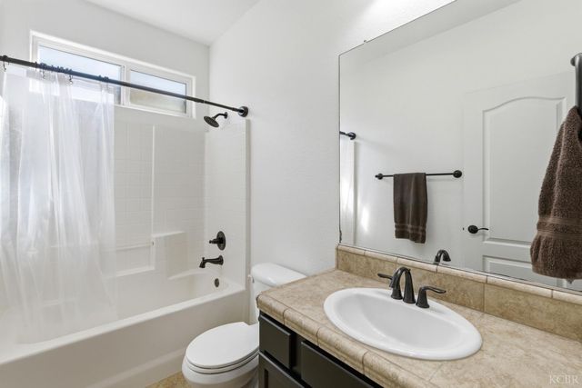 2235 Charlie Chambers Drive, Hanford, CA 93444