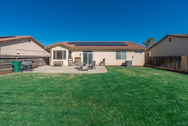 2235 Charlie Chambers Drive, Hanford, CA 93444
