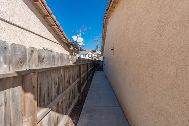 2235 Charlie Chambers Drive, Hanford, CA 93444