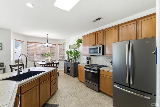 2235 Charlie Chambers Drive, Hanford, CA 93444