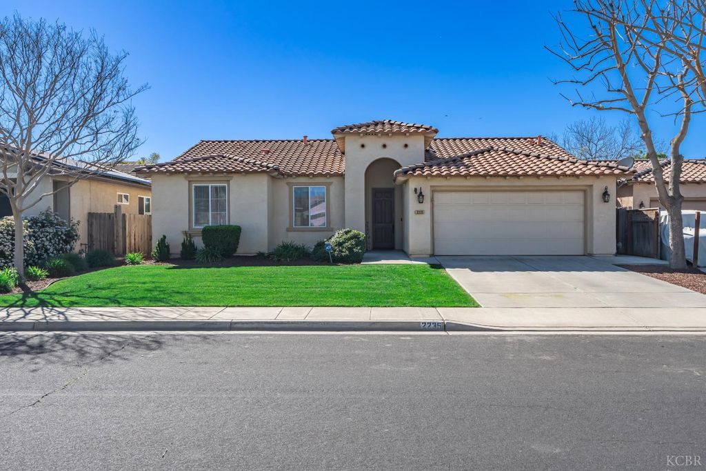 2235 Charlie Chambers Drive, Hanford, CA 93444