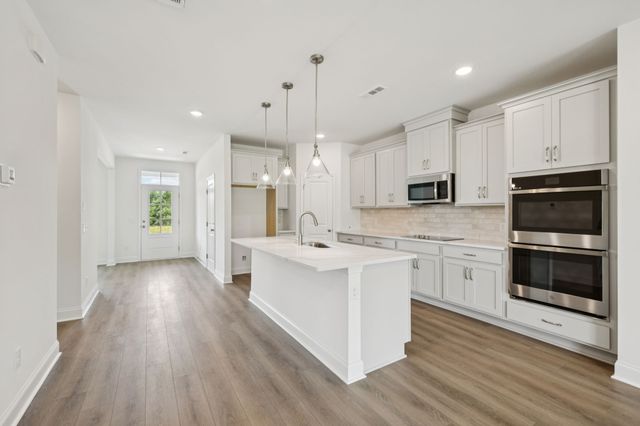 1088 Large Poppy Dr, La Vergne, TN 37086