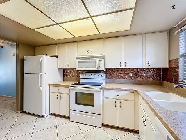 509 PARKDALE MEWS 509, Venice, FL 34285