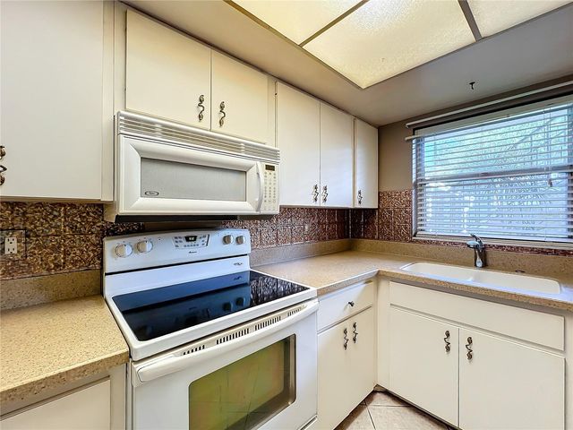 509 PARKDALE MEWS 509, Venice, FL 34285