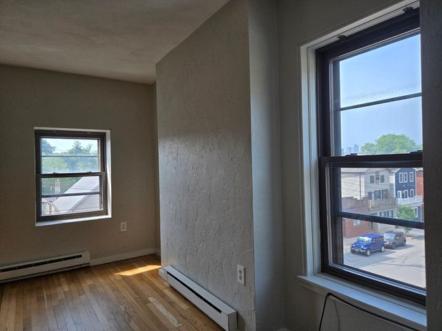 88 Broadway 10, Chelsea, MA 02150