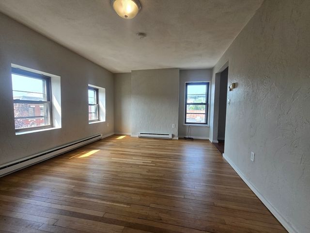 88 Broadway 10, Chelsea, MA 02150