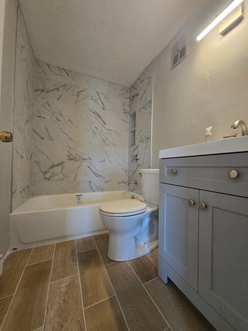 88 Broadway 10, Chelsea, MA 02150