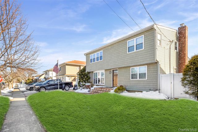272 N Delaware Avenue, Massapequa, NY 11758