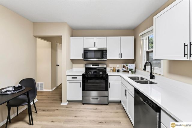 7520 Terry Drive, La Vista, NE 68128