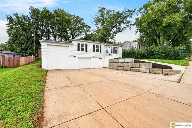 7520 Terry Drive, La Vista, NE 68128