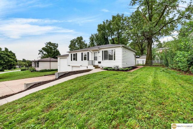 7520 Terry Drive, La Vista, NE 68128