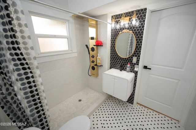 379 W Noon Street, Nogales, AZ 85621