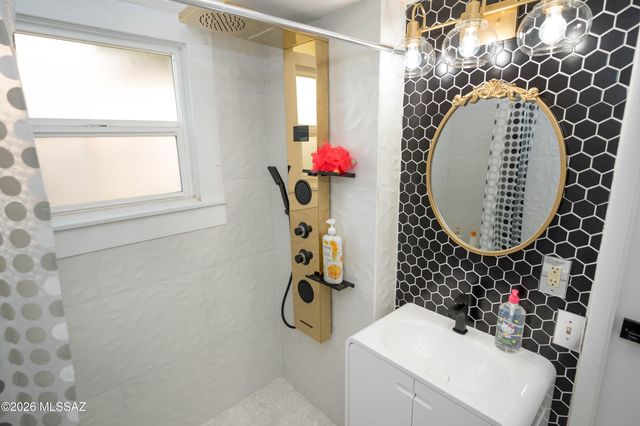 379 W Noon Street, Nogales, AZ 85621