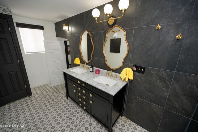 379 W Noon Street, Nogales, AZ 85621