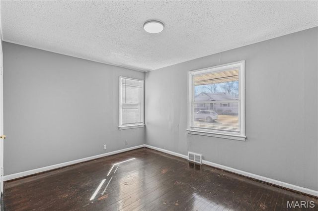 7471 Sharon Drive, St Louis, MO 63136