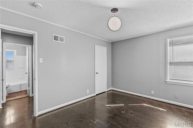 7471 Sharon Drive, St Louis, MO 63136