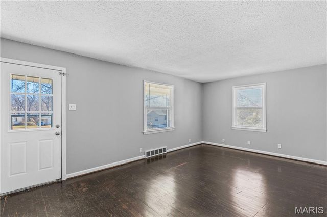 7471 Sharon Drive, St Louis, MO 63136