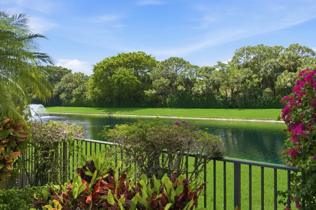 24 Laguna Terrace, Palm Beach Gardens, FL 33418