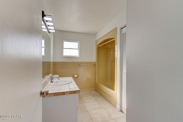 922 Locust Street, New Smyrna Beach, FL 32169