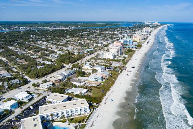 922 Locust Street, New Smyrna Beach, FL 32169