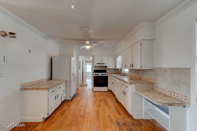 922 Locust Street, New Smyrna Beach, FL 32169