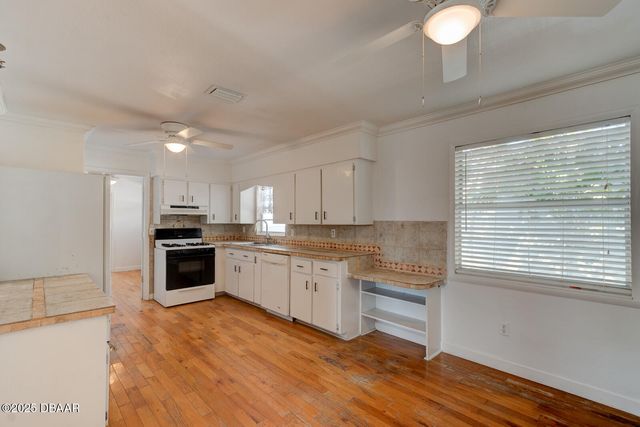 922 Locust Street, New Smyrna Beach, FL 32169