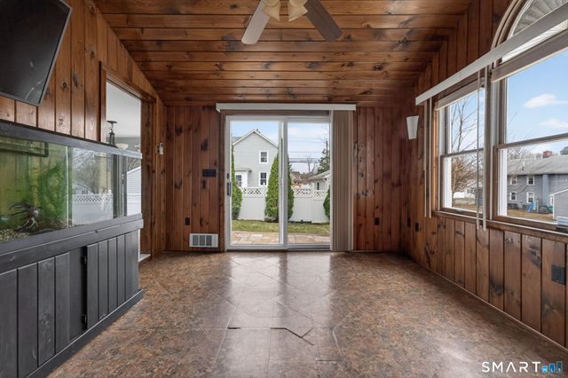 8 High Street, Wallingford, CT 06492