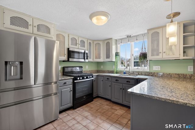 8 High Street, Wallingford, CT 06492