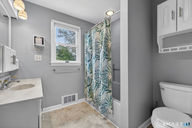 8 High Street, Wallingford, CT 06492